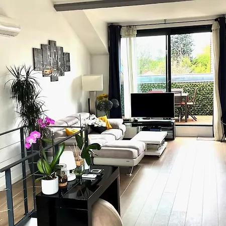 Superbe Loft Climatise A Avec Terrasse * Suresnes